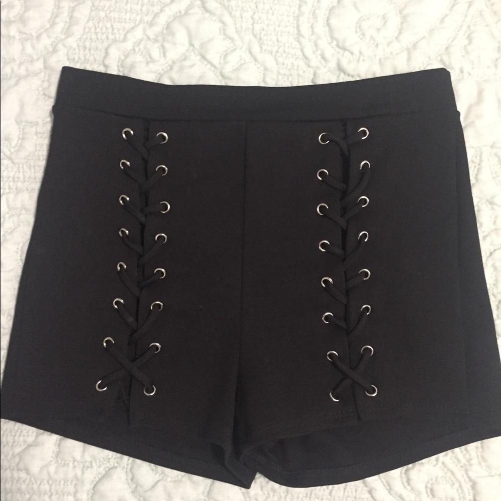 ✨NWOT✨Black lace up festival shorts